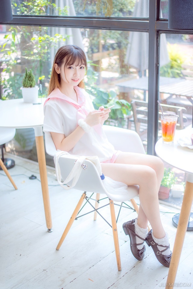 “的确有些冲突，只是……”邓贤苦笑道。